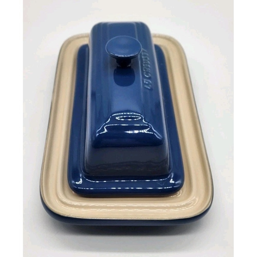 Le Creuset Signature Enamel Stoneware Ceramic Butter Dish Blue 17-25 7.5" x 4.25 - Picture 4 of 9